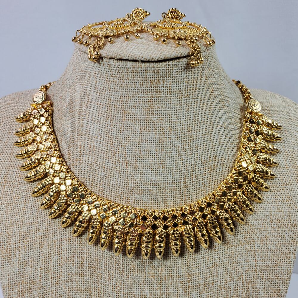 Vintage ELEGANT Choker Necklace 15" w/ Push Earrings 3.5" Drop